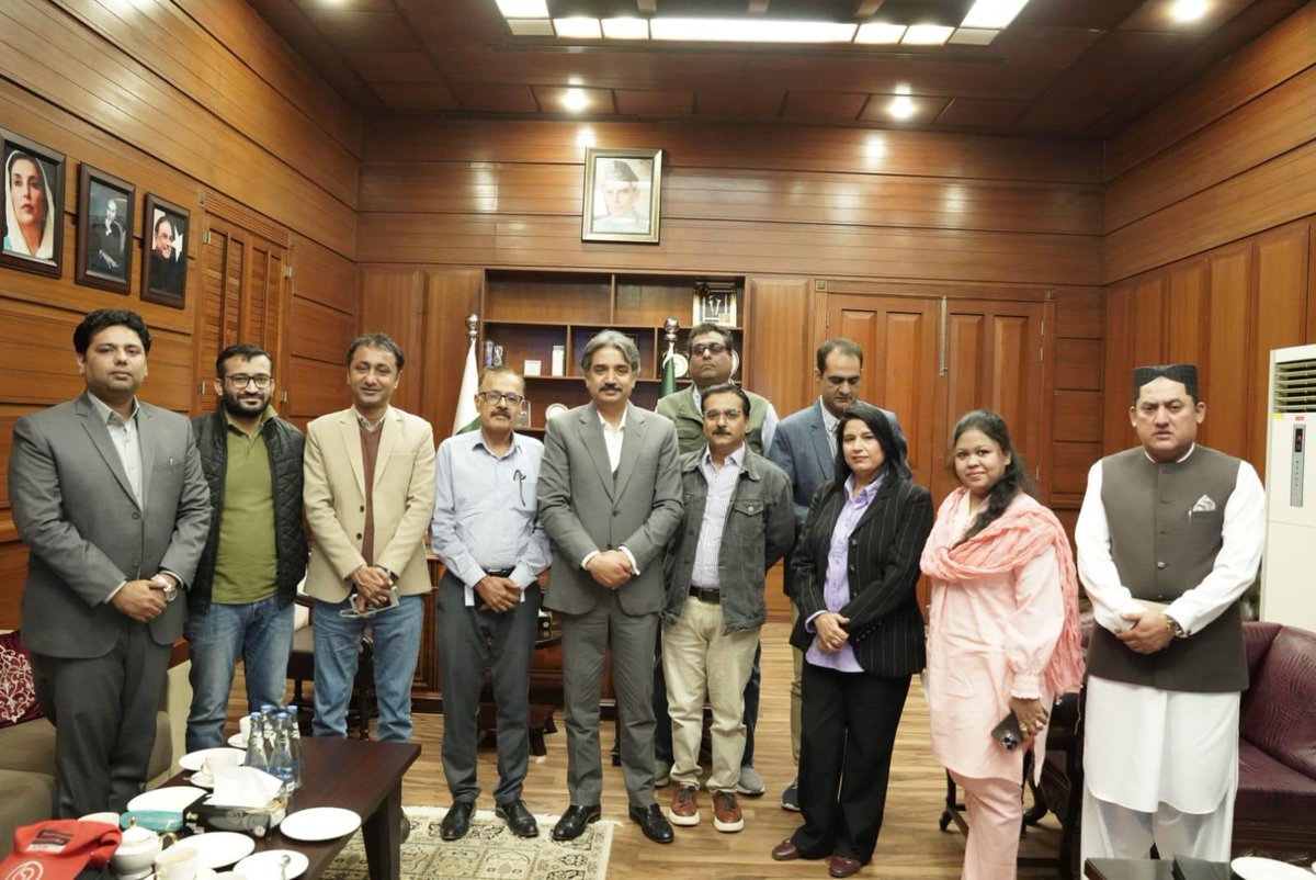 ManiaShakeel's tweet photo. Foreign media correspondents meet up with Speaker Provincial Assembly of Sindh Syed Awais Qadir Shah . https://t.co/ftjwCGg7jw