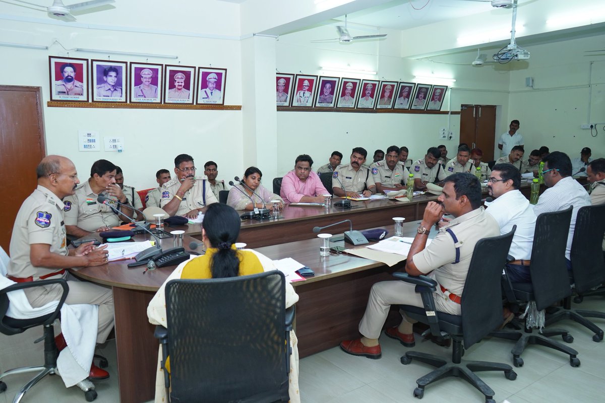 8thBnTSSP's tweet photo. Monthly Conference Conducted by Sri M Ramakrishna  Commandant 8th BN TGSP, with all Bn officers &amp;  Ministerial staff to discuss  issues &amp; strategies. https://t.co/whzSKUCePP