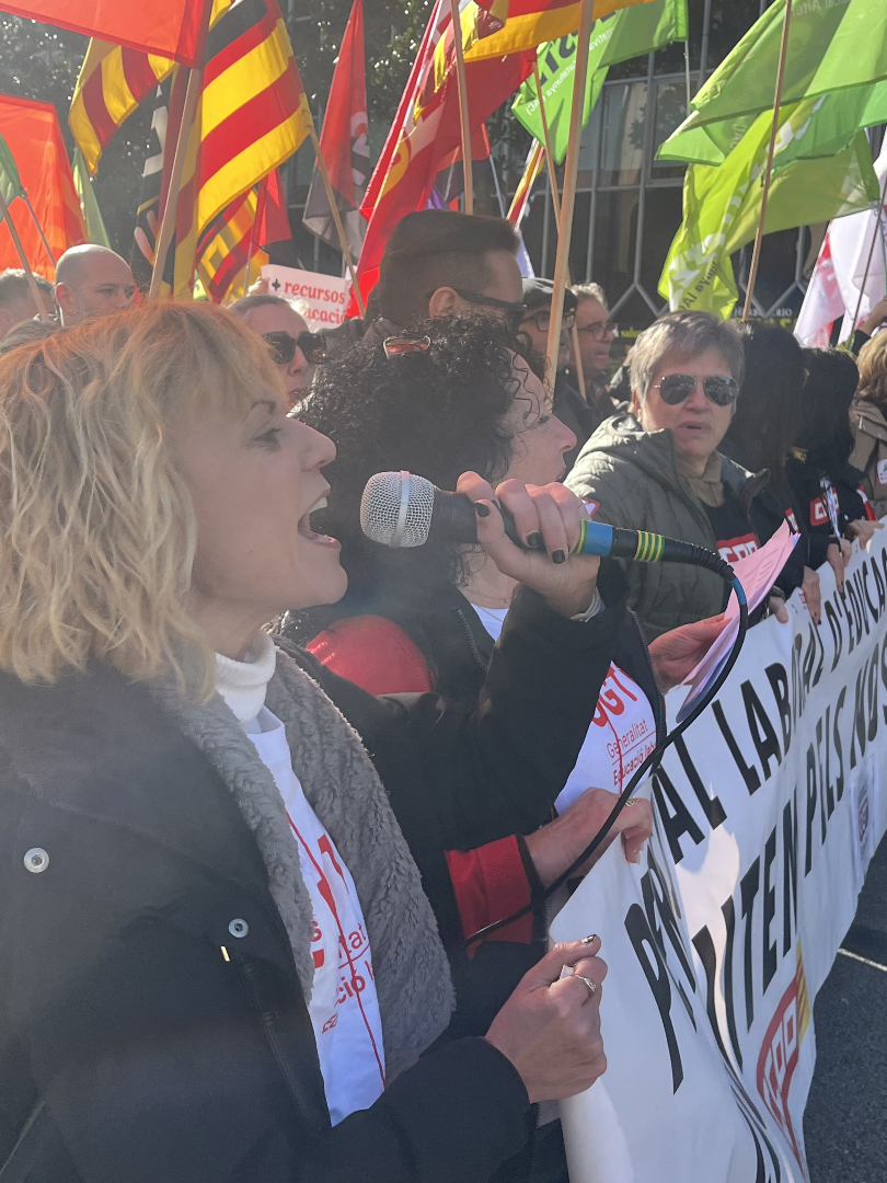 🔴 Les treballadores laborals d’educació omplim els carrers per exigir millores laborals, estabilitat i condicions dignes.

Som imprescindibles, no som invisibles ✊🏻