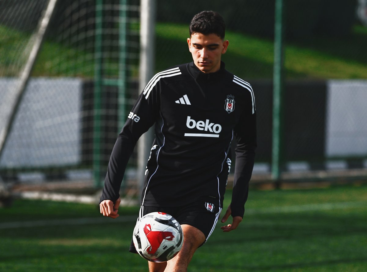 İlk antrenman. 👍 

Yasin Özcan 🦅