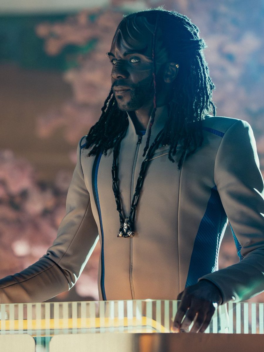 TVFanatic's tweet image. Jay-Den takes the podium and center stage on Star Trek: #StarfleetAcademy "Vox in Excelso" tvfanatic.com/star-trek-star… With the extinction of his people very possible, what can one lone cadet with stage fright do? Check out our review! #SFA #Klingon #KnightsTemplar