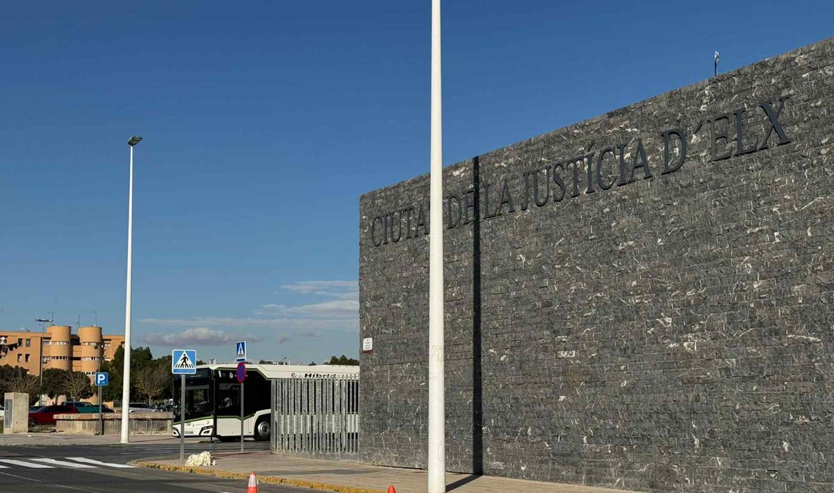 Versión Actualidad.
El TSJ confirma la absolución de una mujer acusada de saquear las cuentas bancarias de la persona que cuidaba.
Más actualidad en versionradio.es y versionradio.fm
 versionradio.es/el-tsj-confirm…