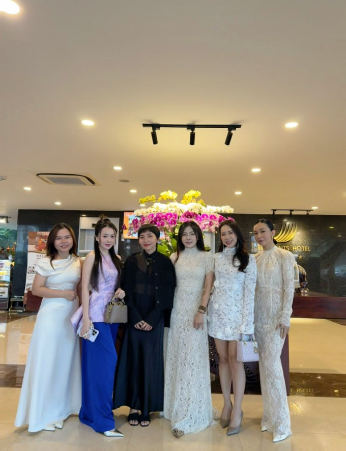 Vinaventures's tweet photo. AI GỬI MẤY ÔNG DEV OROCHI: ĐỊNH LUỘC ANH EM ĐẾN BAO GIỜ? 😤🔥

1. Kỷ lục gia "ngâm giấm" toàn cầu
Raise vốn thì nhanh như chớp, hết vòng Seed đến vòng bổ sung, bú tận 20 triệu USD từ quỹ lớn, quỹ bé đến cả Ethereum Foundation. Thế mà cái nút "Claim Airdrop" chắc mấy ông làm bằng vàng ròng hay sao mà lắp mãi không xong? Anh em cày nát cái Testnet, tích OroPoints đầy một bụng, giờ nhìn điểm như nhìn đống giấy vụn!

2. Điệp khúc "Coming Soon" – Sắp là bao giờ?
Cứ cách vài tuần lại đăng tweet khoe công nghệ zkDatabase đỉnh cao, xử lý hàng tỷ bằng chứng. Công nghệ thì bay bổng tận mây xanh, nhưng thực tế phũ phàng là ví anh em vẫn rỗng tuếch. Định đợi đến khi thị trường sập, anh em nản chí bỏ đi hết rồi mới mở claim để "giữ phần" à?

3. "Bánh vẽ" RWA và tương lai xa vời
Mấy ông cứ vẽ ra viễn cảnh mã hóa bất động sản, hàng hóa, tuân thủ pháp lý EU... Nghe thì sang đấy, nhưng cái "pháp lý" quan trọng nhất là trả công cho người dùng đã ủng hộ dự án từ ngày đầu thì các ông lờ tịt đi. Đừng để cộng đồng gọi tên dự án là "Oro-chờ" (Chờ đến già) thay vì Orochi!

4. Đừng đùa với sự kiên nhẫn của cộng đồng!
Nhìn sang các dự án khác người ta list sàn, airdrop ầm ầm, dù ít dù nhiều anh em cũng có cái để "bỏ mồm". Còn Orochi thì như kiểu "yêu đơn phương", anh em cứ cho đi mà chẳng thấy ngày nhận lại. Raise thêm 8 triệu USD hồi tháng 10 năm ngoái rồi, tiền đầy túi mà nút claim vẫn khóa thì chỉ có thể là do các ông đang "ủ mưu" quá đà!

Chốt hạ: Gửi các ông Dev, đừng để cái mạng Mainnet thành cái "nghĩa địa" chứa điểm OroPoints. Mở claim đi trước khi anh em kéo nhau sang "sút" nát cái văn phòng dự án! @OrochiFndn @OrochiNetwork