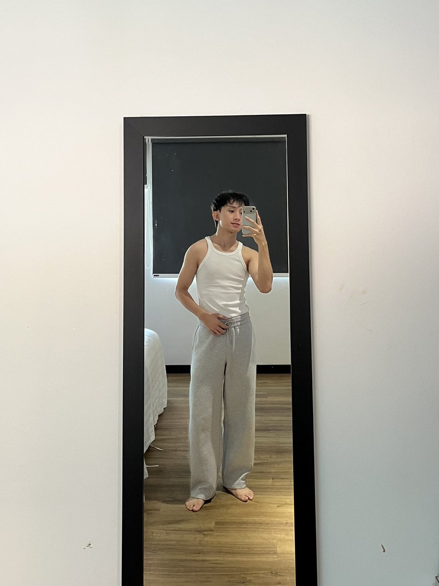 mxdeen_'s tweet image. Guess my BMI 🫵🏻