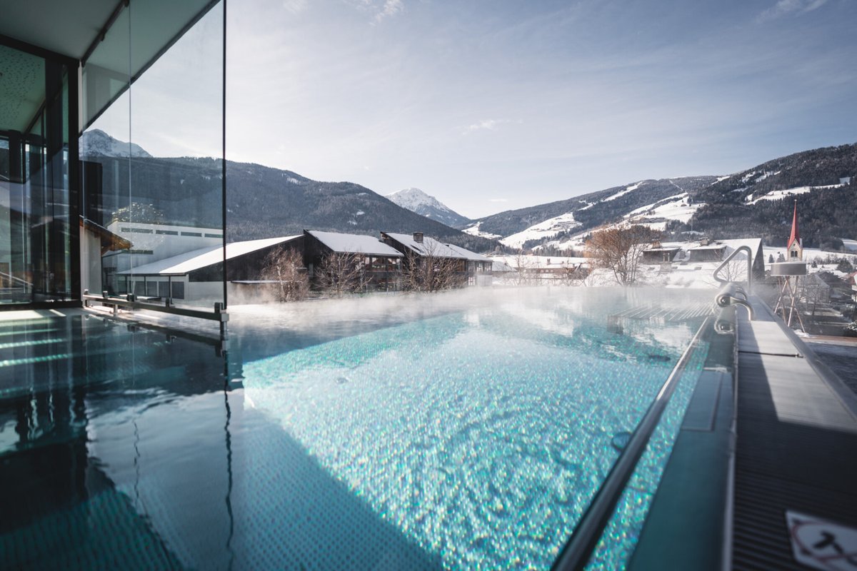 dolomiticlass's tweet photo. ❄️ Marzo è il mese perfetto per vivere la montagna con più luce, più calma e tutto il tempo per stare insieme.

All’Hotel Fameli ti aspettano giornate di sci al sole, attività per grandi e piccoli e momenti da condividere tra sport, relax e convivialità💙

https://t.co/8sHGO8WaRb https://t.co/7onaQtkRuX