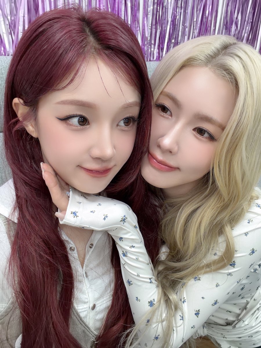 the only difference is they swapped their hair colours ☹️