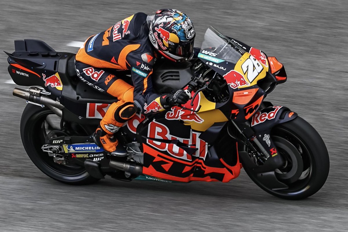 Paddockgp1's tweet photo. No me cansare nunca de ver a Dani Pedrosa pilotar. Es pura poesia.

#Motogp
#ShakedownTest https://t.co/sckNRY29zE