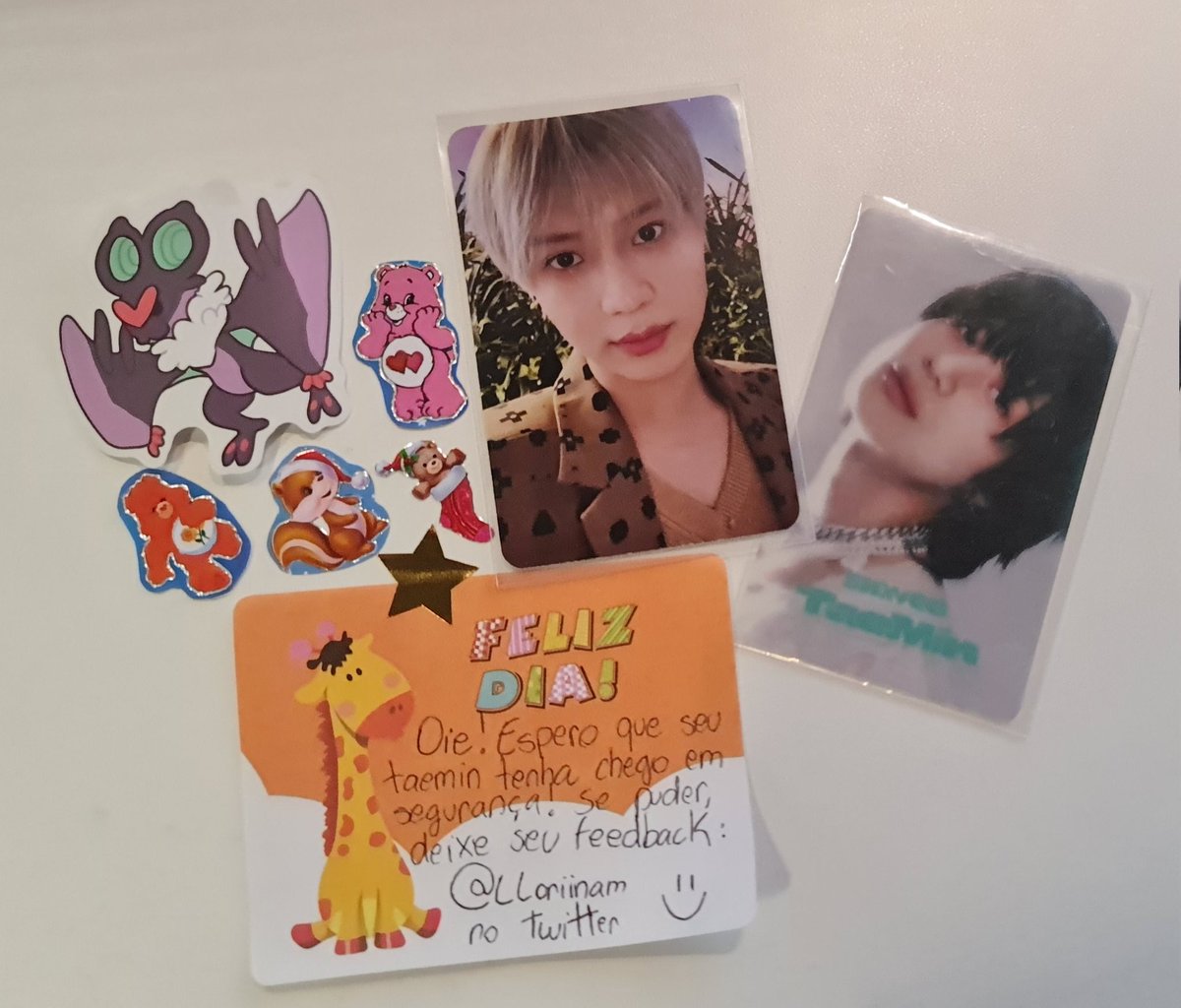 Taemrizz's tweet photo. Feedback positivo para @LLoriinam que me passou esse Photocard perfeito do Taemin, bem embalado e protegido, e ainda com mimos ✨️ https://t.co/HGfhNo4838
