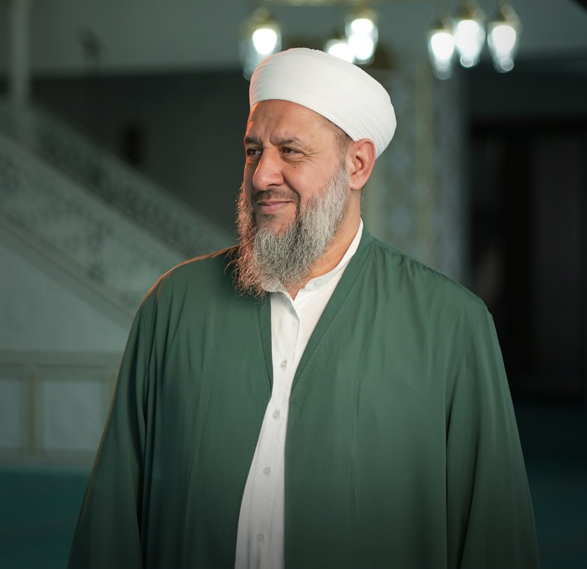 Bizleri yetiştiren ve üzerimizde emeği olan üstadımız, hocamız İsmail Hünerlice Hocaefendi; bu ülkede nice evlatlar ve faydalı nesiller yetiştirmiş, derdi memleket olan bir müderristir. Hocamızın yanındayız ve elimizden geldiğince destekçisiyiz. Terörün acısını yaşamış bir