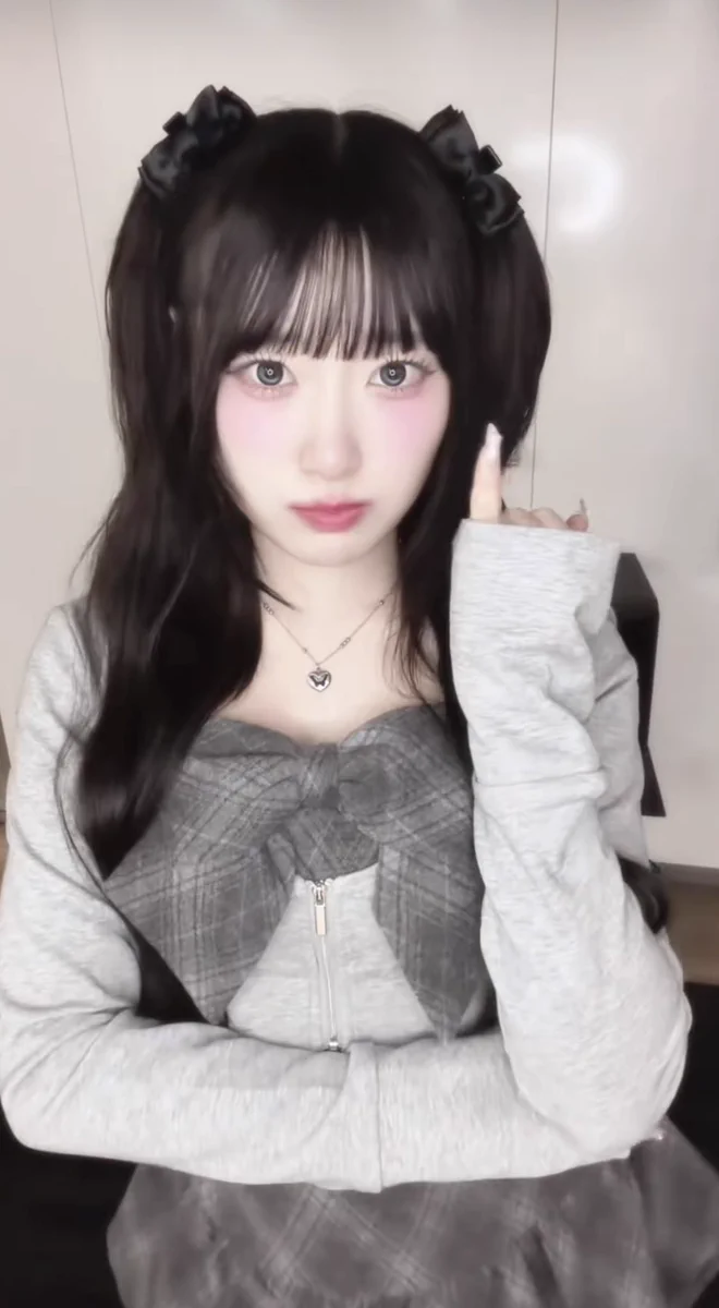 イ*ん様 ＝LOVE 齋藤樹愛羅　パーカー イ*ん様 ＝LOVE 齋藤樹愛羅 パーカー LOVE 齋藤樹愛羅ちゃんの私服