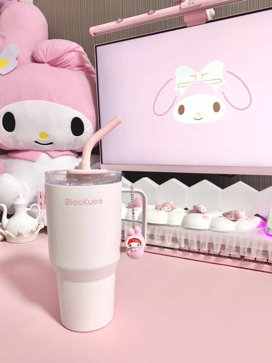 BlacKube様からかわいいセラミックタンブラーをいただきました。

ステンレスタンブラーだと入れちゃだめな牛乳、炭酸、コーヒーも入れられるの(*•̀ᴗ•́*)

倒してもこぼれにくいから、安心( ु ›ω‹ ) ु♡

colorはシナモンパウダー(◍ ´꒳` ◍)
#PR #BlacKube #dasksetup  #pinksetup