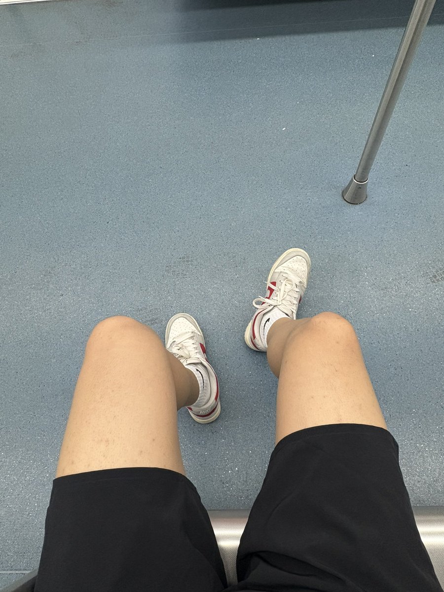 冷调日落 tweet media