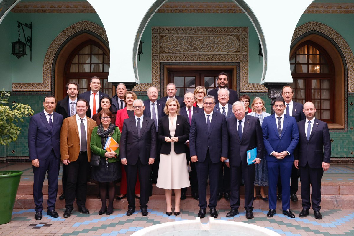 YaelBRAUNPIVET's tweet photo. Avant de débuter la 5ᵉ édition du Forum interparlementaire franco-marocain, je me suis entretenue avec Aziz Akhannouch aux côtés de @GLarcher.

Nous avons évoqué tous les aspects de notre partenariat stratégique fermement tourné vers l'avenir : économie, transition énergétique, doits des femmes, sécurité, jeunesse, partenariat européen. 
L'amitié franco-marocaine est un moteur d'innovation et de prospérité pour nos peuples.🇲🇦🇫🇷