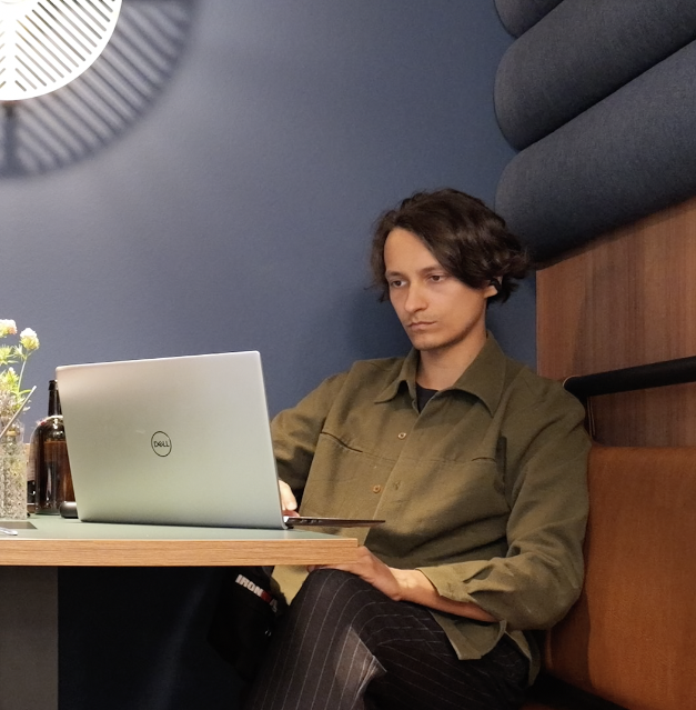 Molik_molik's tweet photo. While researching AI UX patterns, I accidentally learned vibe coding 🤷‍♂️

I was just testing how AI explains things, reacts, and fixes mistakes in tools (like Cursor)

Good AI UX teaches while you work.

I’m not quitting design
But you might see some small tools from me. https://t.co/iHxrc0Q4Ka