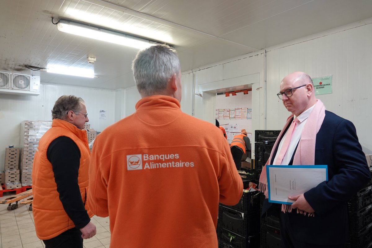 Image de Préfet de Maine-et-Loire - 👉 François Pesneau, préfet de Maine-et-Loire, a visité la Banque Alimentaire de Maine-et-Loire, à #