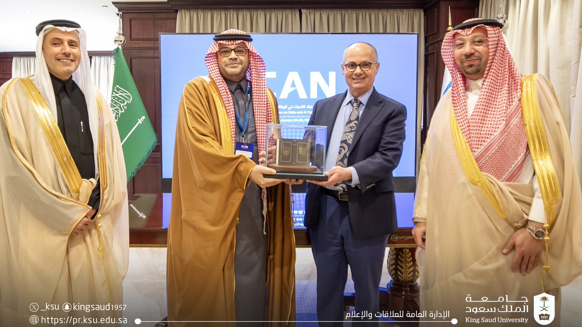 _KSU's tweet photo. على هامش المؤتمر الدولي لبناء القدرات في البيانات والذكاء الاصطناعي #ICAN2026، التقى سعادة رئيس #جامعة_الملك_سعود المُكلَّف أ.د. علي بن محمد مسملي بالفائز بجائزة نوبل في الكيمياء لعام 2025م، البروفيسور عمر بن مونس ياغي، بحضور أصحاب المعالي والسعادة، حيث ألقى الضيف كلمة خلال المؤتمر.