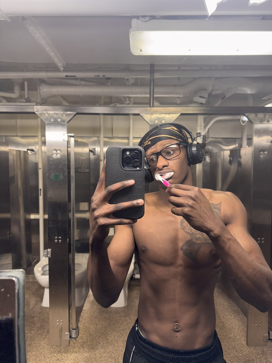 ShemarMention's tweet photo. Haven’t been in this in a while🙏🏾 https://t.co/kVUMhoQ1yF