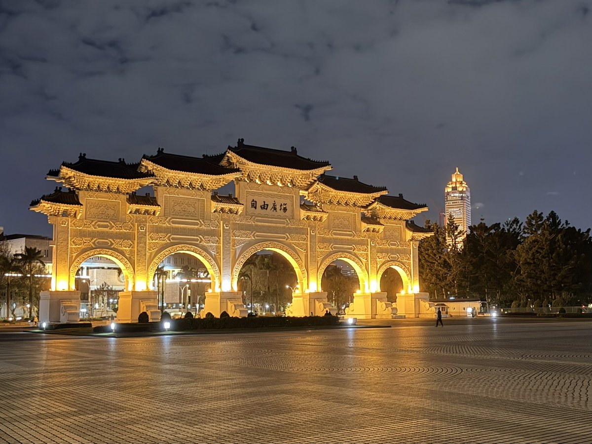 明明住隔壁，但很少來