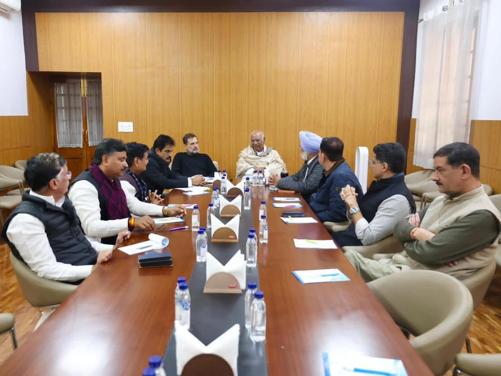 आज दिल्ली में <a href="/INCIndia/">Congress</a> के अध्यक्ष आदरणीय <a href="/kharge/">Mallikarjun Kharge</a> जी, लोकसभा में नेता प्रतिपक्ष आदरणीय <a href="/RahulGandhi/">Rahul Gandhi</a> जी एवं संगठन महासचिव आदरणीय <a href="/kcvenugopalmp/">K C Venugopal</a> जी की गरिमामयी उपस्थिति में राजस्थान कांग्रेस को लेकर आयोजित महत्वपूर्ण बैठक में शामिल हुआ।
बैठक में संगठन को जमीनी स्तर तक और अधिक सशक्त