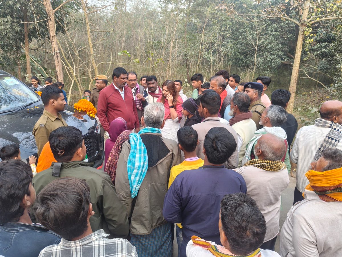गायघाट विधानसभा क्षेत्र अंतर्गत कटरा प्रखण्ड के शिवदासपुर पंचायत में चबुतरा निर्माण कार्य का शिलान्यास की।साथ ही वहाँ उपस्थित सम्मानित ग्रामीणों से संवाद कर उनकी समस्याएं सुनी और संबंधित अधिकारियों से बात की

जय गायघाट, जय बिहार।<a href="/IVeenaDevi/">Veena Devi</a> <a href="/IDineshPDSingh/">Dinesh Prasad Singh</a> <a href="/Jduonline/">Janata Dal (United)</a>