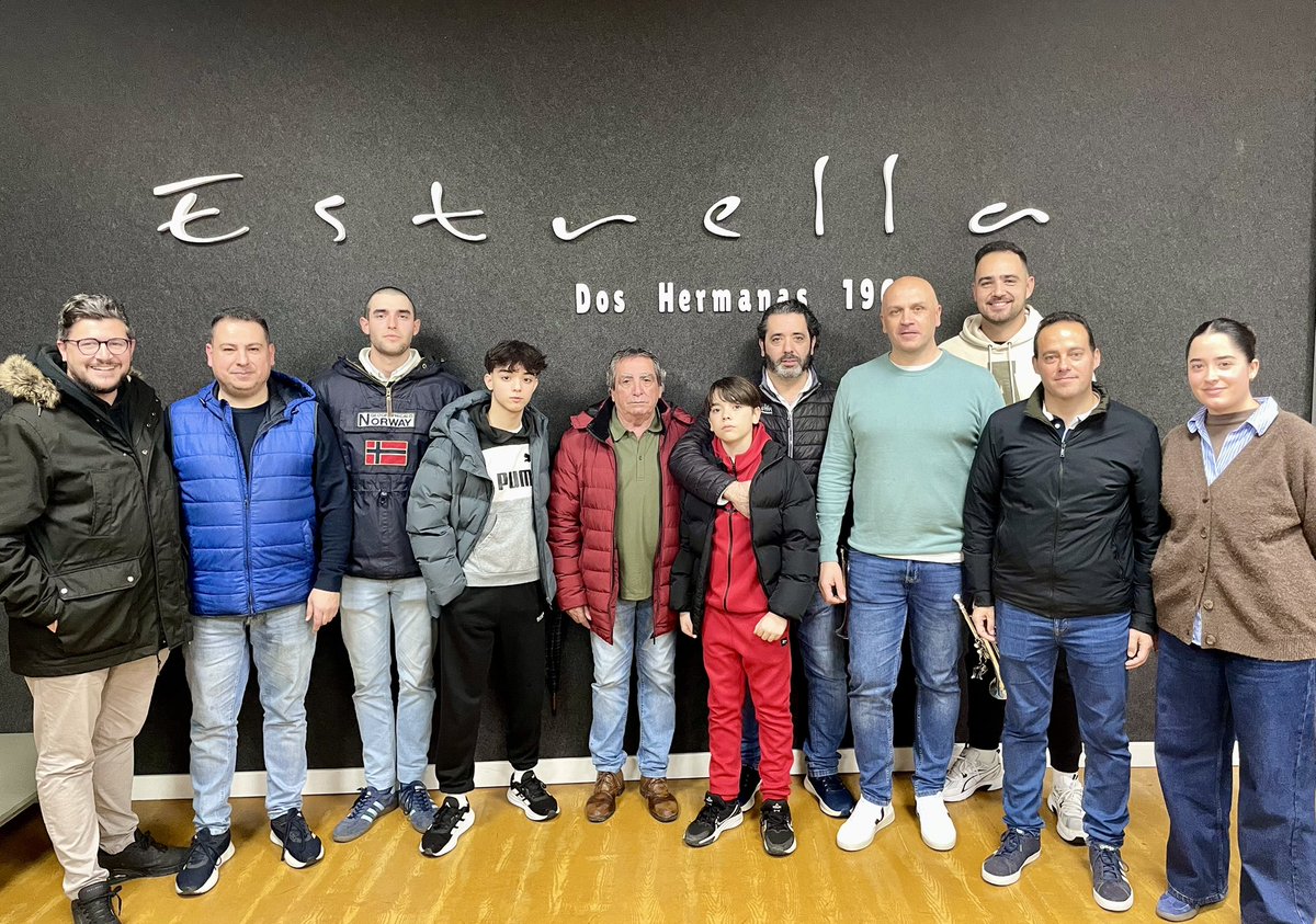 Ayer recibimos la visita de la Hermandad de la 𝐎𝐫𝐚𝐜𝐢𝐨́𝐧 𝐞𝐧 𝐞𝐥 𝐇𝐮𝐞𝐫𝐭𝐨 𝐝𝐞 𝐋𝐞𝐛𝐫𝐢𝐣𝐚, a la que tendremos el honor de acompañar el próximo Martes Santo, siendo esta la tercera vez que formemos parte de su estación de penitencia.

#SientelaEstrella