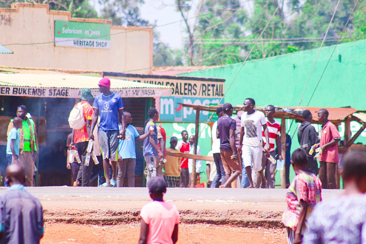 LABISTA254's tweet image. Scenes at Bukembe Market Bungoma County Nzoia Sugar  workers and Farmers demonstration