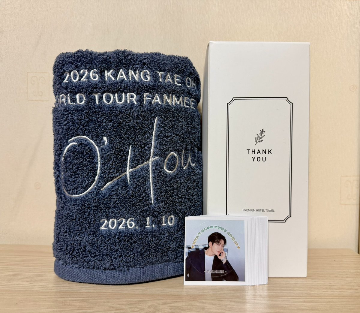 감사하게도 이번 서포트 수건을 받았습니다💙 색상부터 팬미팅 로고까지 실물 진짜 예쁘고 무려 40수!!!!!!!! 스티커까지 한가득 챙겨주시고 매번 고생해주시는 서포트팀 넘 감사합니당🫶🏻
<a href="/kto_supp/">강태오 서포트팀</a>
