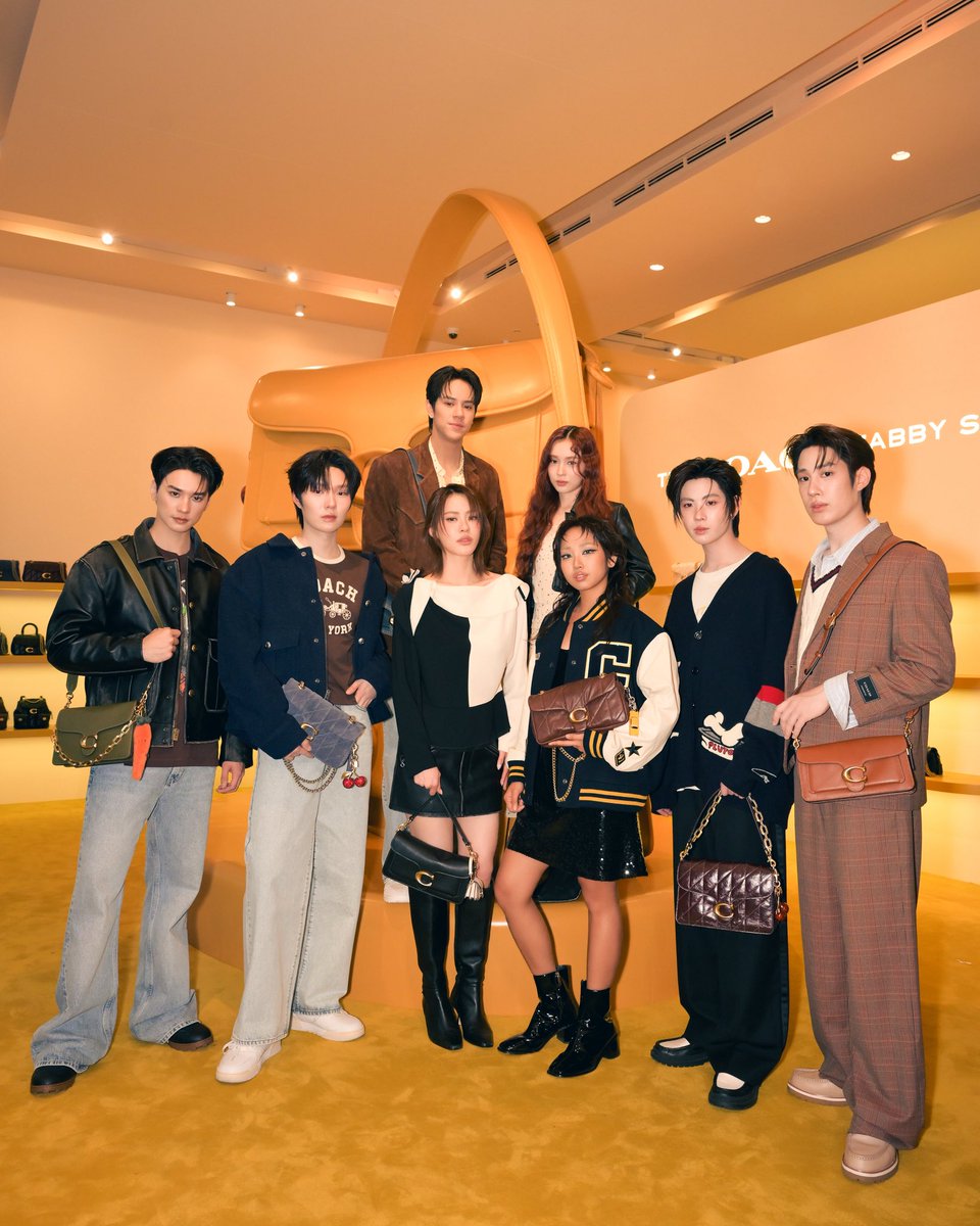 DomundiTV's tweet image. จบลงไปแล้วสำหรับงาน The Coach Tabby Shop at EmQuartier ในวันนี้ 

ขอขอบคุณ “Coach” ที่ให้เกียรติ “เก่ง” “น้ำปิง” “เติ้ล” และ “เฟิร์สวัน” ได้มาร่วมเป็นส่วนหนึ่งของงานในวันนี้นะคะ 🥰

ขอขอบคุณแฟน ๆ ที่มาเจอกัน รวมถึงแฟน ๆ ที่ส่งกำลังใจมาให้กับหนุ่ม ๆ ดูมันดิด้วยนะคะ 🫶🏻✨️

KNP TFO…