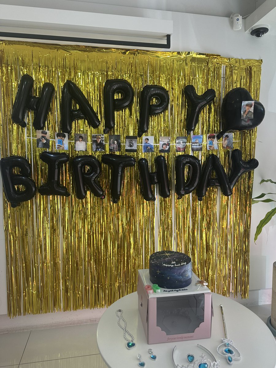 19_05_22's tweet photo. 인생 첫 생일카페😍💜
마감 직전까지 있었어서 액자도 받고
좋은분들과 함께해서 재밌었습니다
💜이대휘 생일축하해💜

#AB6IX #이대휘 
#너의_새로운_빛을_기대해_대휘야 https://t.co/svsGXd5oLc