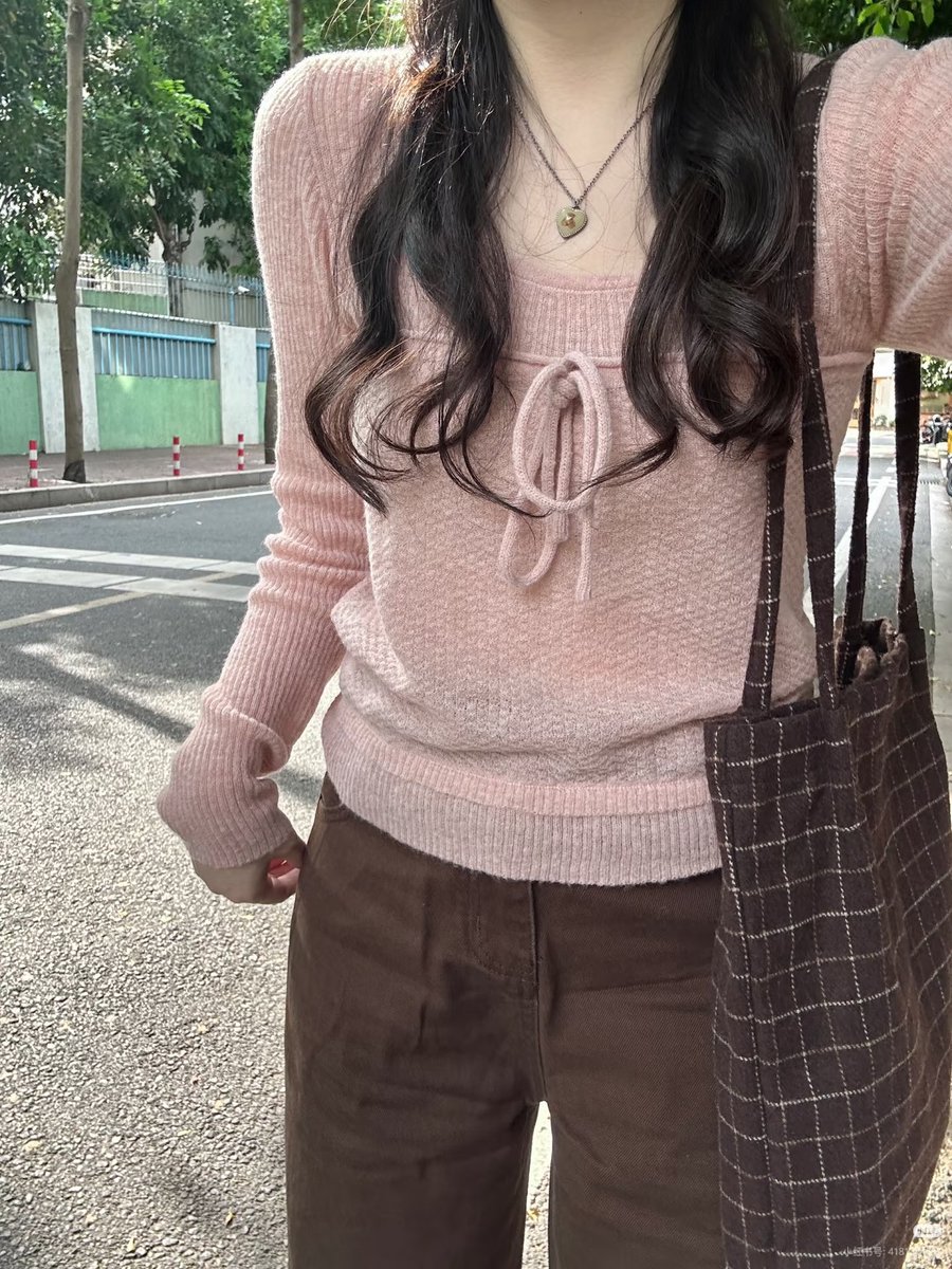 moluvska's tweet photo. pink brown outfit ideas 

a thread https://t.co/7VrL3yMXUI