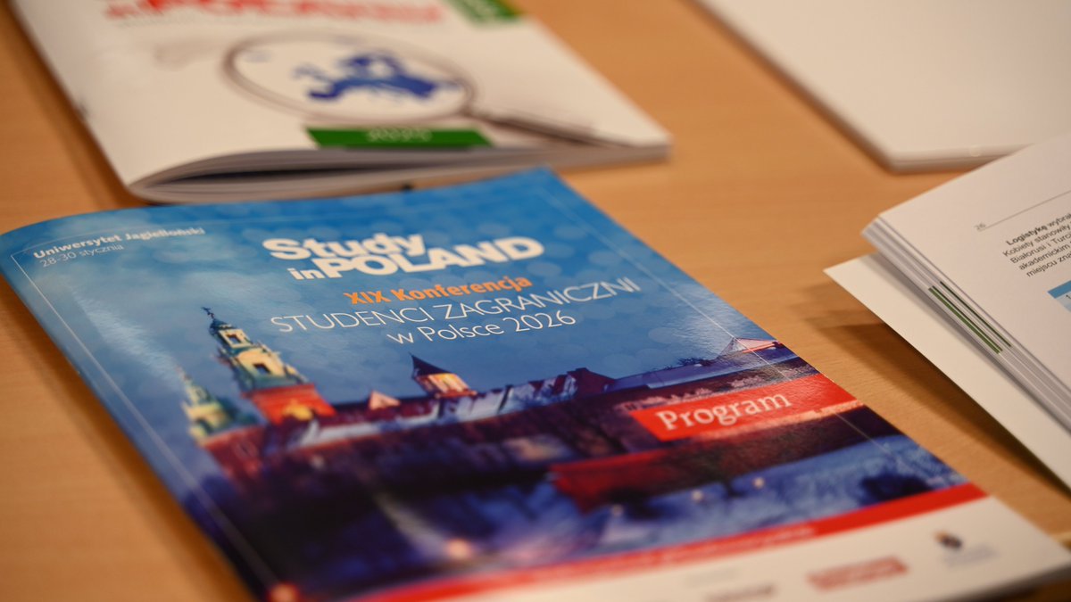 JagiellonskiUni's tweet image. #Jnews | Konferencja prasowa przed oficjalnym otwarciem konferencji organizowanej przez #UJ i @PerspektywyPL "Umiędzynarodowienie wobec nowych wyzwań", która w dniach 29-30 stycznia odbywa się w Uniwersytecie Jagiellońskim.

📷 K. Sikora