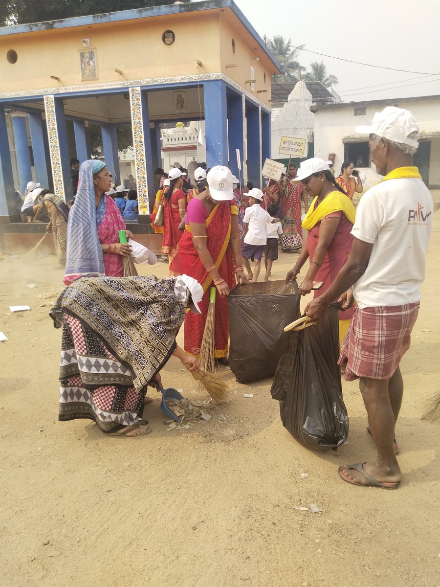 MohanMana39484's tweet photo. #Swachhatapakhwada was observed by Central Bureau of Communication Govt of India Sambalpur Field Office,Odisha in Kalamati village of Dhankouda block District Sambalpur Odisha on 29.01.2026 with active participation of all sections of the society #SBM #cleanindiadrive #pmoindia https://t.co/ZfQ6OhVO8M