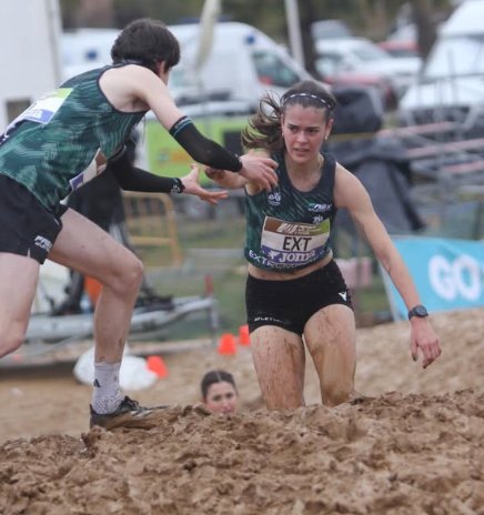 PaulaJiménez ha disputado en Almodóvar del Río (Córdoba) el Cto.EspañaCross representando a la Selección <a href="/FedExtAtletismo/">Fed. Ext. Atletismo</a> de RelevoMixto entregando el testigo a un antiguo compañero de club: DaniDíaz.El equipo ha finalizado 12º.Gran esfuerzo de la atleta de <a href="/RaulRS88/">Raúl Romero Segador</a> <a href="/DipCaceres/">Diputación d Cáceres</a>