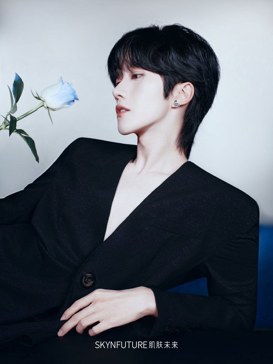 XINGQIUGLOBAL's tweet photo. 29012026 SKYNFUTURE肌肤未来 WEIBO UPDATE

The Skin Universe will finally hear your star 🌟 wishes 🦋.

No need to vie for brilliance, stars shine in their own way.
Grateful for this encounter, let’s light up the future together.
 
The ultra ✨ high-definition shots you’ve been waiting for are here~
The road ahead is boundless, may stars always accompany you.

🔗https://t.co/bnJHeWs6TL

BRIGHTEST STAR ELIOT
#SKYNFUTURExEliotHuang 

#ELIOTHUANG #HUANGXING #黄星 #XINGQIU #XYQQJ