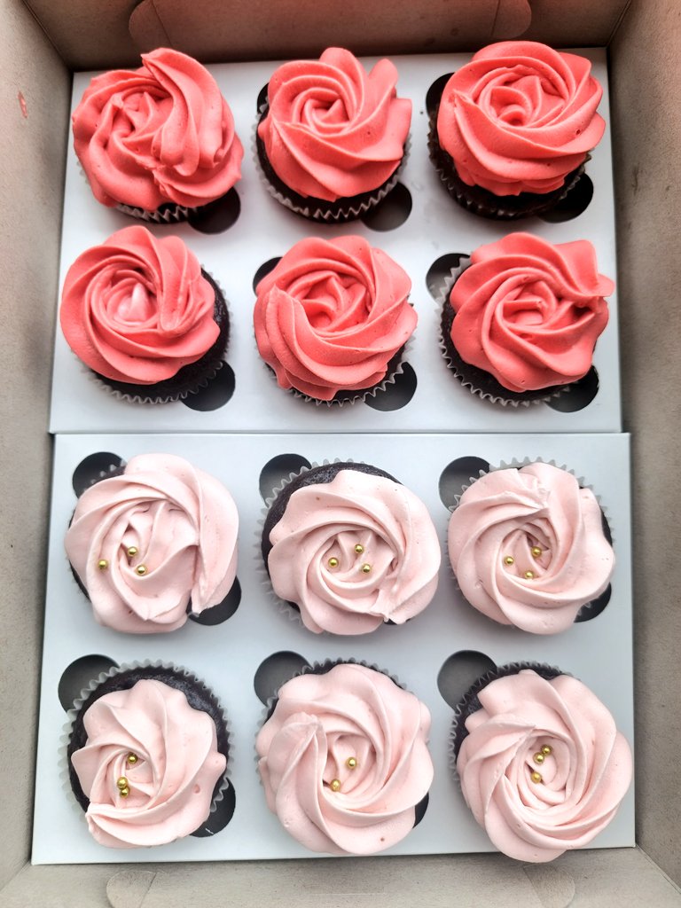 house_amato's tweet photo. Imagine receiving these on VDay 😋✨
Be sure to book your Valentine's Day slots now ❗ https://t.co/qB4mZ2NHoh