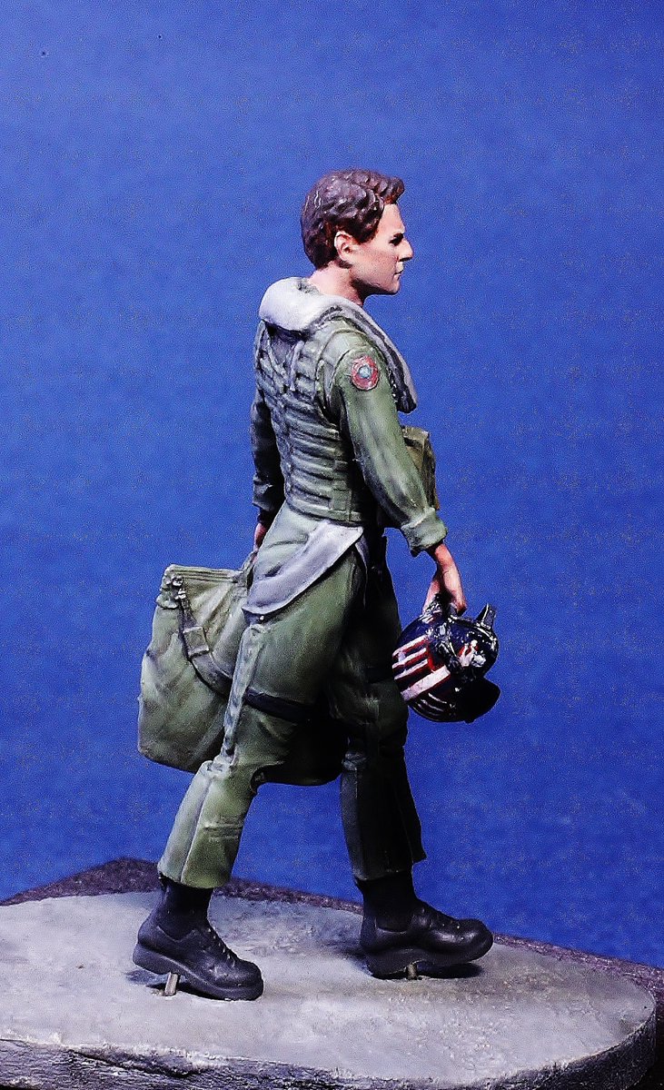 ナッツプラネット1/35トップなガンの人、製作ご依頼品殺人的なヘルメットのカラーリングは面相筆で押し通った