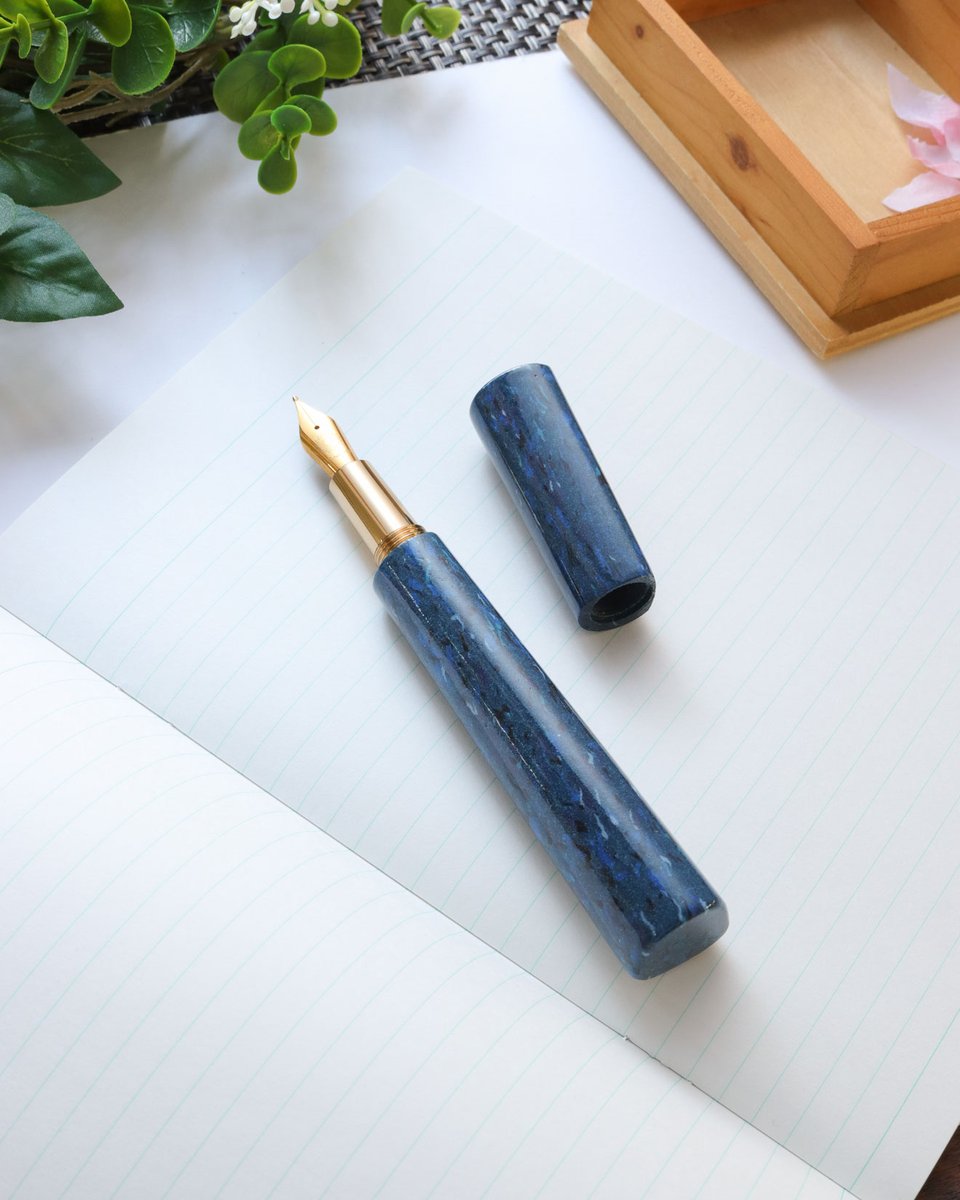 FLUX万年筆の特徴はペン先を左回りに回転させて、最適な位置に調整できることです。
ぜひFLUX万年筆を手にして握りやすい位置を探してみてください。
⁠
jp.wancherpen.com/collections/fl…⁠?utm_source=twitter&amp;utm_medium=social

#sdgs #リサイクル #サステナブル