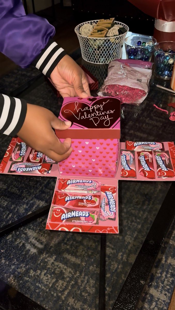 Lexxxdashawn's tweet image. New YouTube video out now 
•
youtube.com/@lexxxdashawn
•
#tutorials #explosionbox #diy #valentinesday #candybox