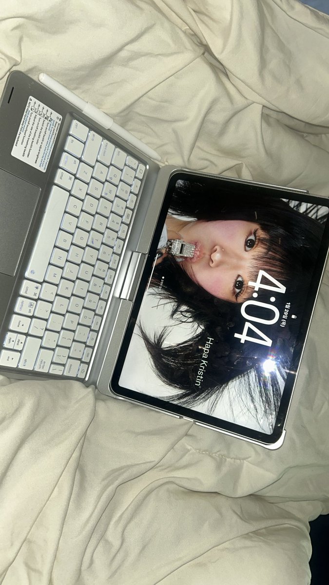 새로 산 아이패드 케이스 너무쭈움 맥북이 필요없다 터치패드도 되고!!!!