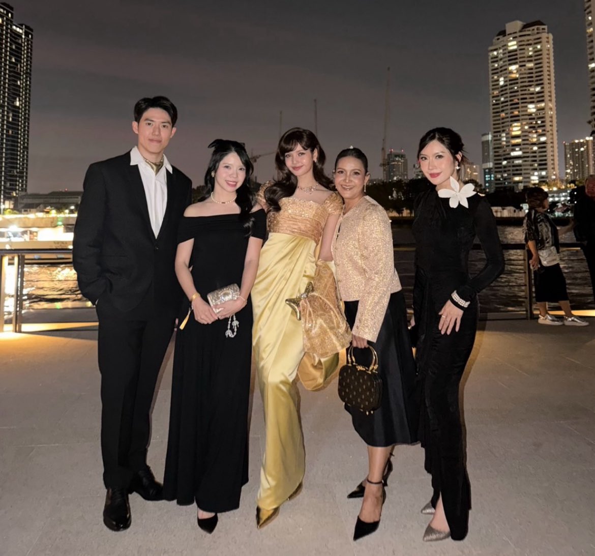 #LISA with her mom and friends 

<a href="/wearelloud/">LLOUD</a> <a href="/AmazingThailand/">AmazingThailand</a>

LISA AMAZING AMBASSADOR
#AmazingThailandxLISA
#AmazingThailandExclusiveNight
#FeelAllTheFeelings