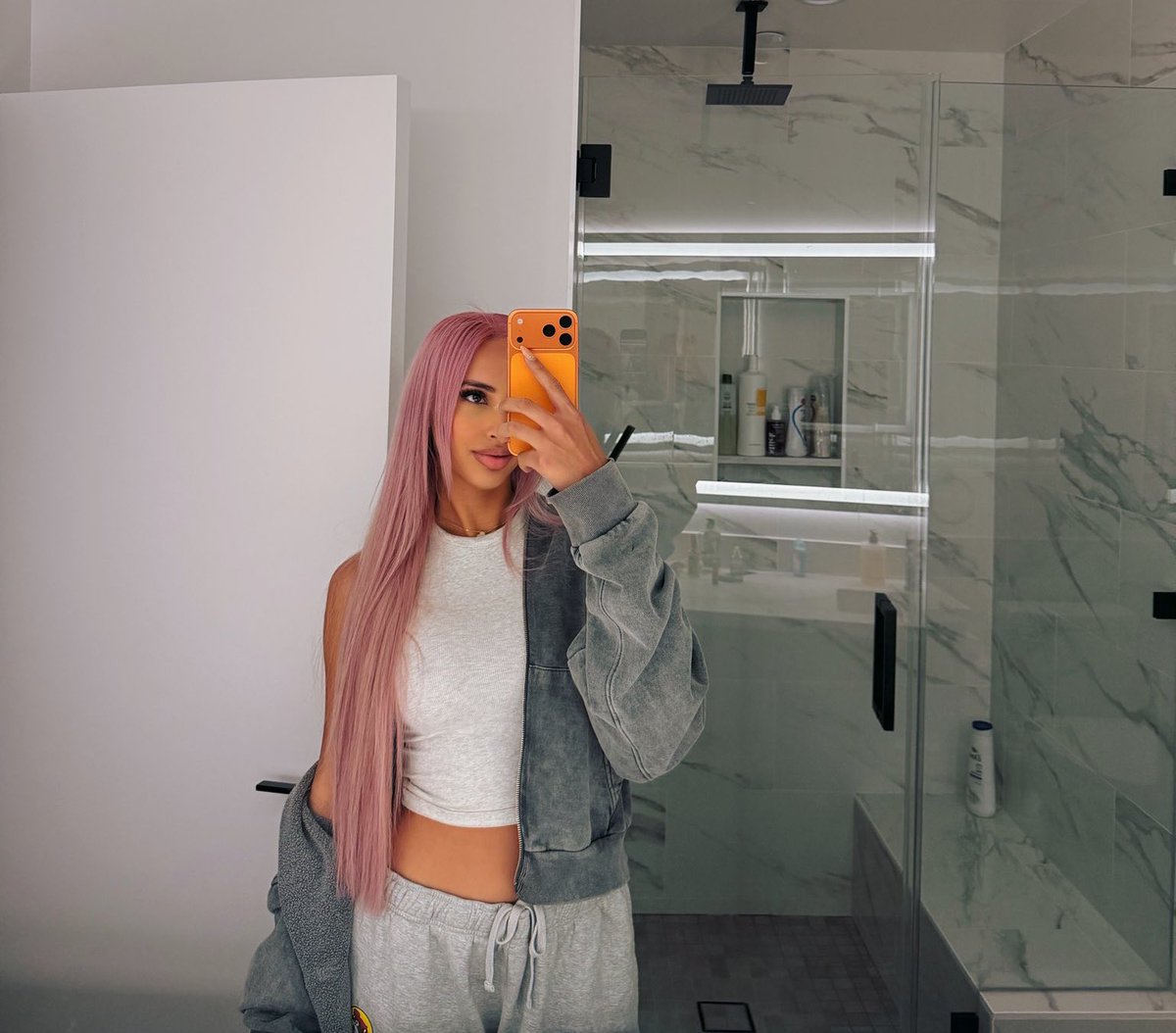 Can I get a GM? 🤍