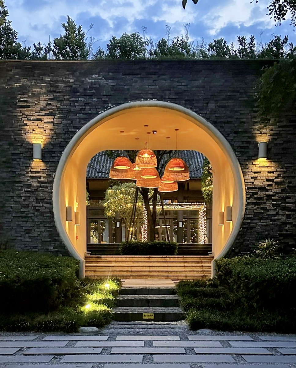 The Gallivanter's Guide tweet media