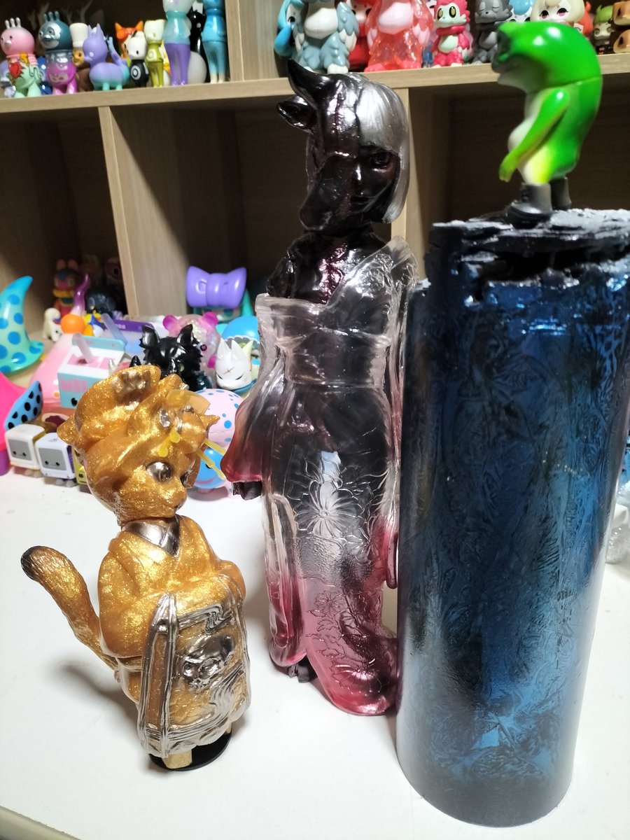 ん？今日は新入りが来てるな？ 私の知り合いの子なの 私、 #化猫遊女