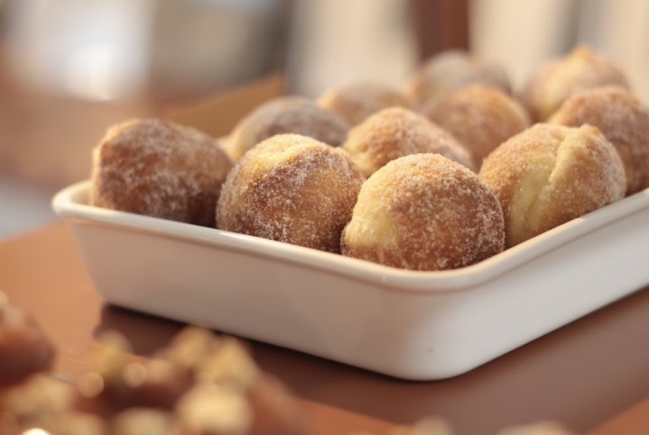 今週末限定クリームは、
アップルシナモンジャム🍎
です。
他、
ガナッシュクリーム
生クリーム

おやつや手土産に
いかがですか！