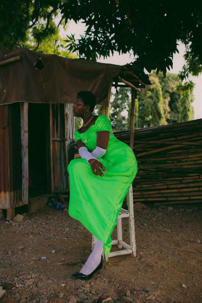 Ussy takes photographs. tweet media