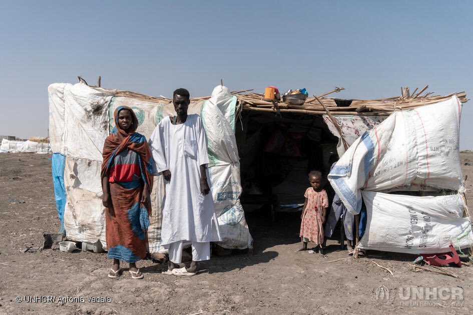 J_Parlevliet's tweet image. Families fleeing violence in #Kordofan are arriving in White Nile State,exhausted,traumatized &amp;amp; carrying almost nothing. 

Hussein &amp;amp; Alrisawa are among those who walked for days to reach safety &amp;amp; are now living in a makeshift shelter. 

The needs are too high to ignore❗️

#Sudan