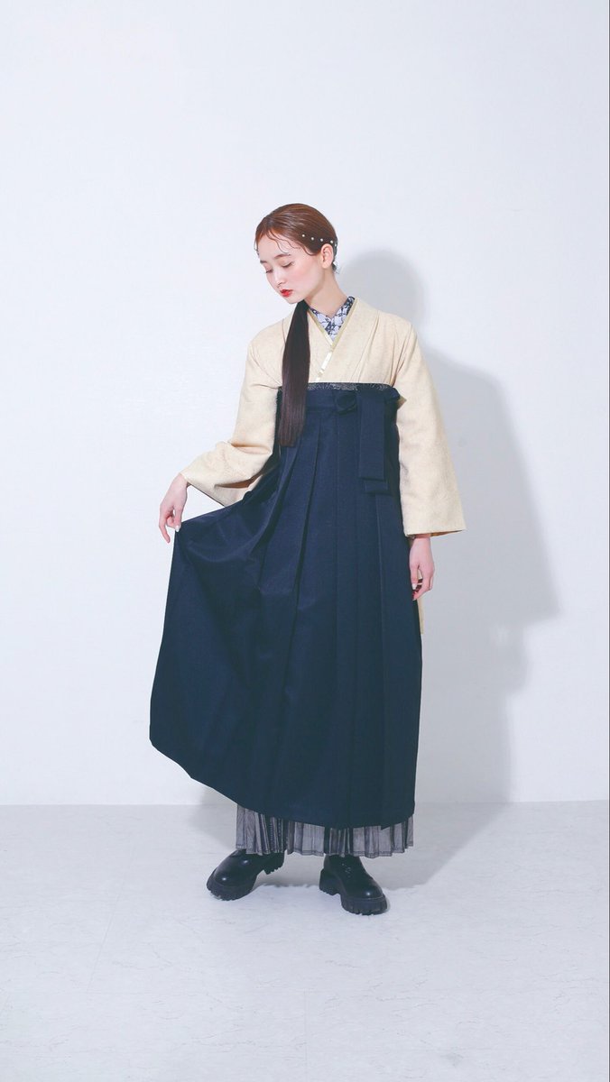 SelfitKimono's tweet photo. 卒業袴もまだまだ受付中❣️
お支度も若干空きがございます！
お悩み中の方は是非一度ご見学くださいませ✨

2027・2028年度の成人式振袖予約解禁〜✨

🔽会場情報や
　ご予約はコチラから🌸🌸
https://t.co/kVkrFZzM1W https://t.co/Xk5tqcSygy