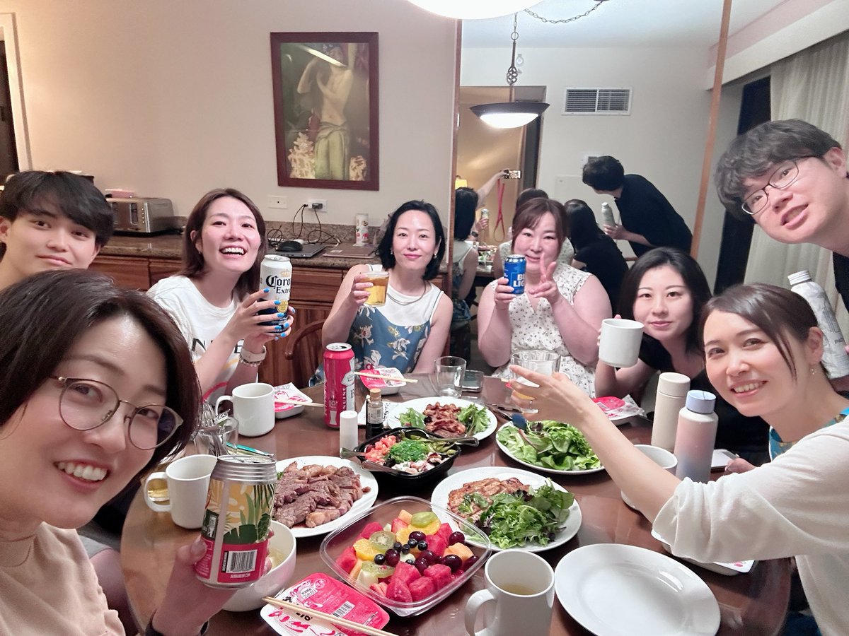 mikaikeda6's tweet photo. 結婚式の翌日。ドライブから戻り、エアビで夕食。
今回やっと落ち着いて食事してる感じかも。

でらみ、ご飯づくりありがとう〜！
なんだかあっという間に後半戦で、ちょっと寂しいなぁ。 https://t.co/6rTUM47srl