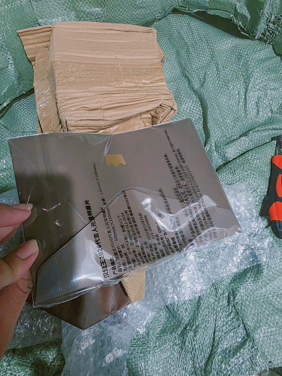 KroShopTwo's tweet image. ปัญหาเวลาดีลของ คือสภาพแย่มาก แกะมาตกใจอ่ะ พสจ.ไม่ห่ออะไรเลย พับการ์ดกับถึงยัดมาแบบนั้นเลย แถมใช้กล่องเก่าที่ไม่แข็งแรง น้องถูกบดยับมาเลย ทั้งๆที่การ์ดหนาและแข็งมาก มากกกกก แต่พับเป็นคลื่นเลย😰😭😭😭