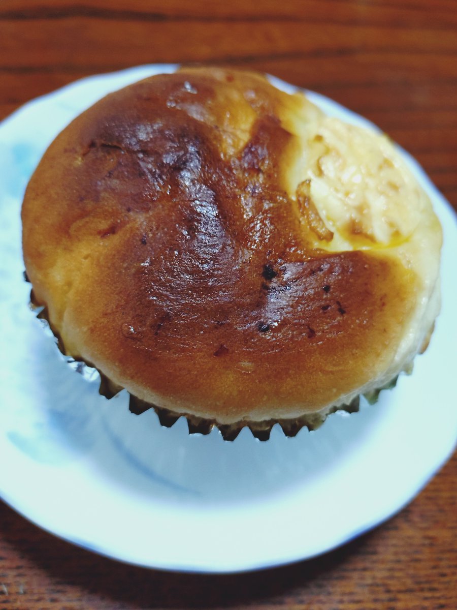 わたなべパン店　ラヂウム玉子パンをいただきました。飯坂温泉の玉子が丸ごと入っています